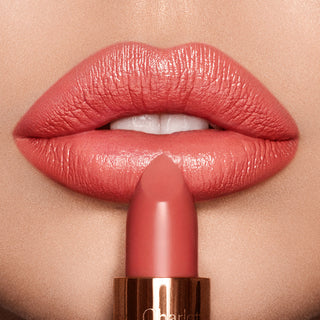 Charlotte Tilbury K.I.S.S.I.N.G Lipstick - Coral Kiss