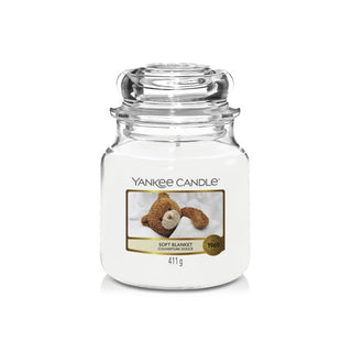 yankee candle jar on white baclground 