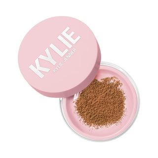 Kylie Jenner Setting Powder
